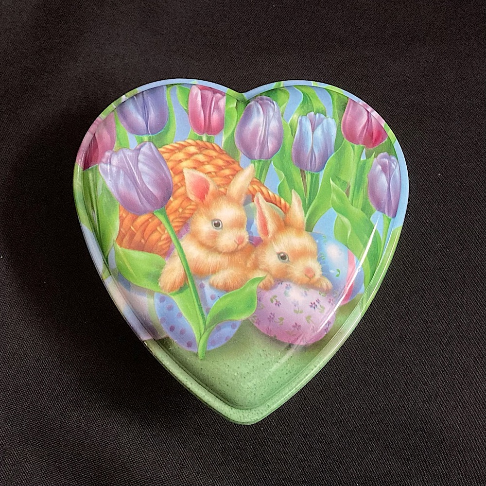 Vintage Easter Bunnies And Tulips Plastic Container